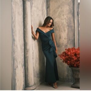 Xscape Green Off Shoulder Ruffle Scuba Formal Evening Gown NWT Size 14P Petite